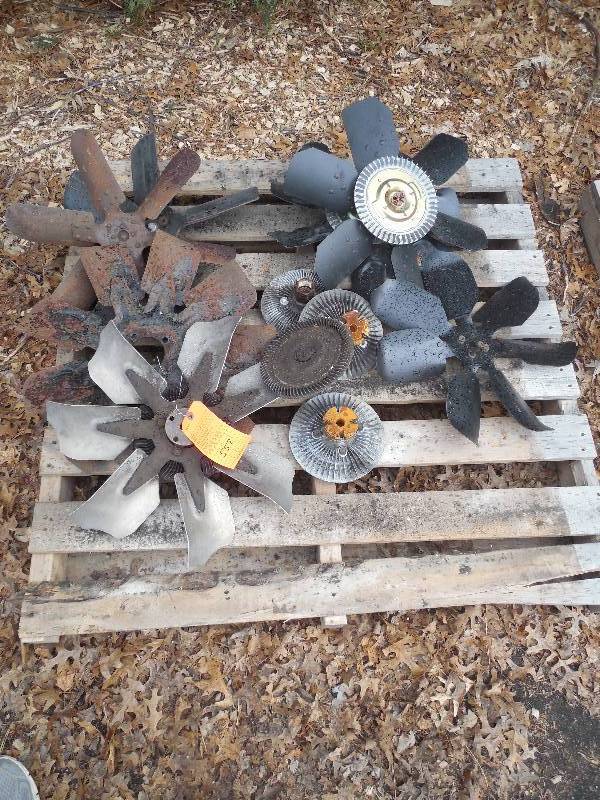 lot 558 image: Fan lot
