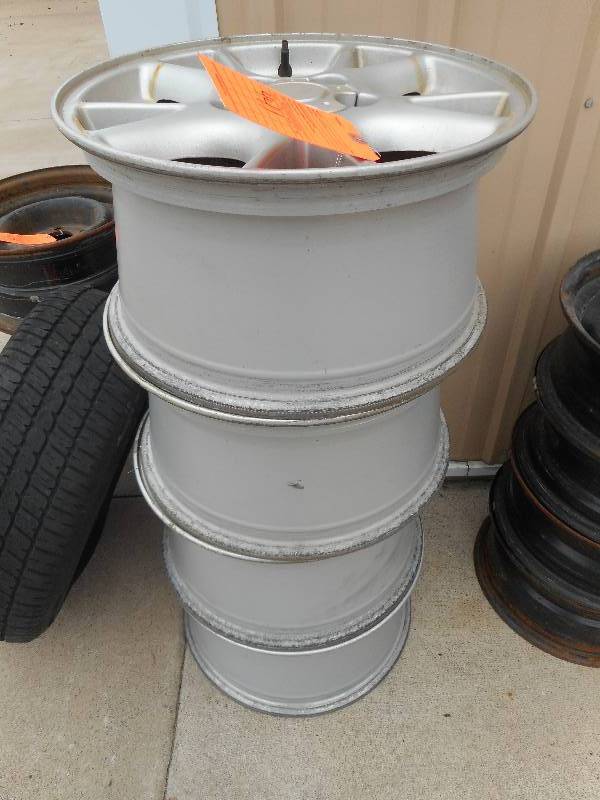 lot 441 image: Aluminium GM Rims