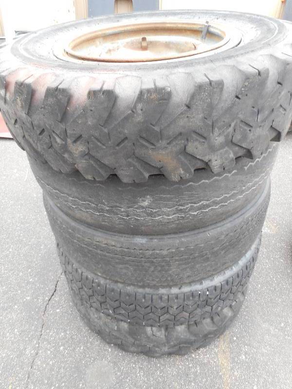 lot 456 image: (5) 8 Lug Steel Rims With Tires