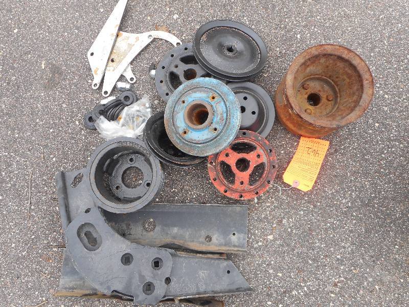 lot 462 image: Lot of Pulleys