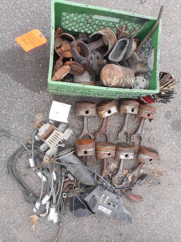 lot 464 image: Lot of Engine Parts