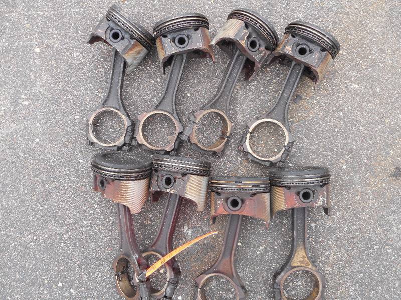 lot 467 image: Oldsmobile Pistons and Rods