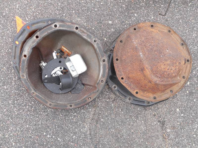 lot 472 image: (4) 12 Bolt Rear End Covers
