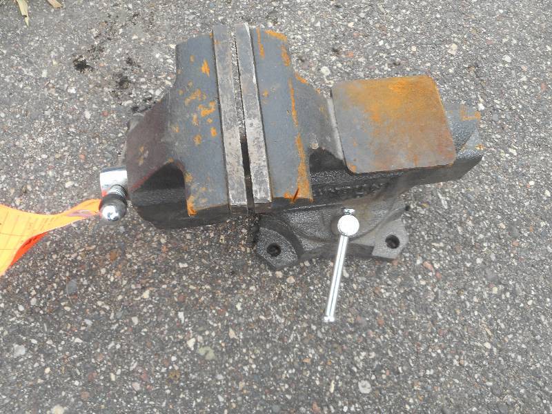 lot 475 image: Columbian Bench Vise