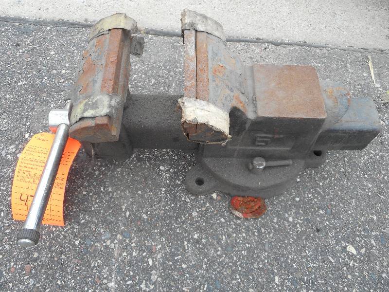 lot 476 image: Larin Bench Vise