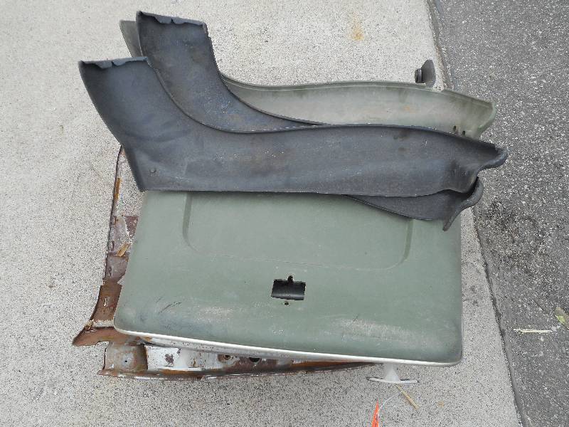 lot 477 image: 1968-1972 Chevy Bucket Seat