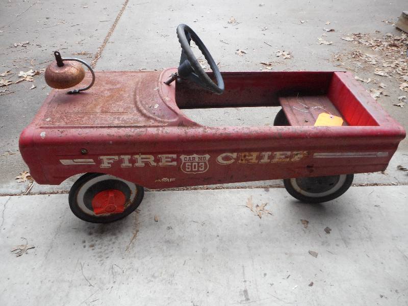 lot 567 image: AMF FireTruck Vintage Car