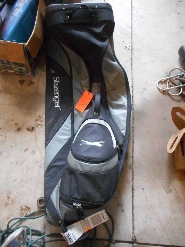 lot 568 image: Slazenger Gold Bag