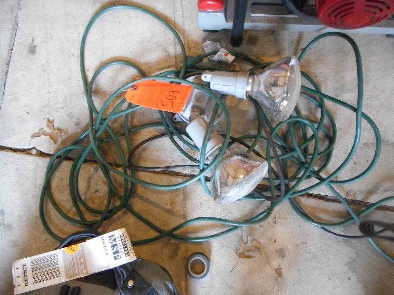 lot 569 image: Universal Yard Light