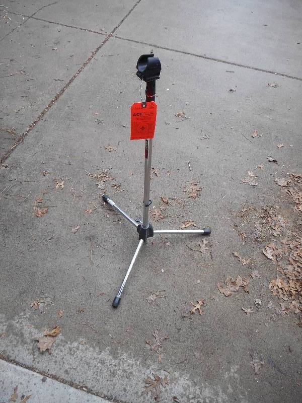 lot 580 image: MICROPHONE TRI POD