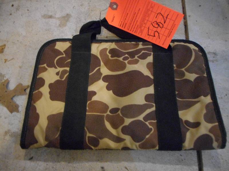lot 582 image: PISTOL GUN CASE