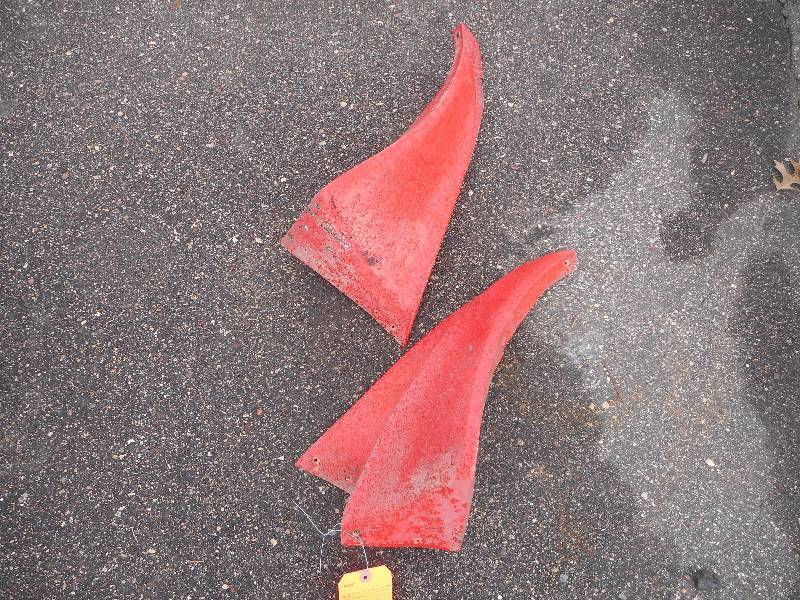 lot 495 image: Javelin Fender Skirts
