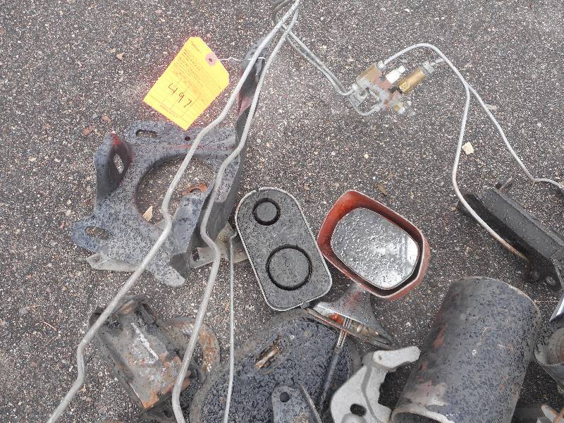 lot 497 image: Gm Car Part Lot