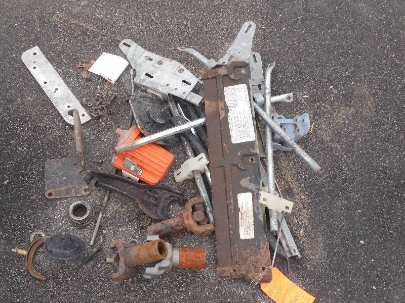 lot 510 image: Chevelle Window Regulator Lot