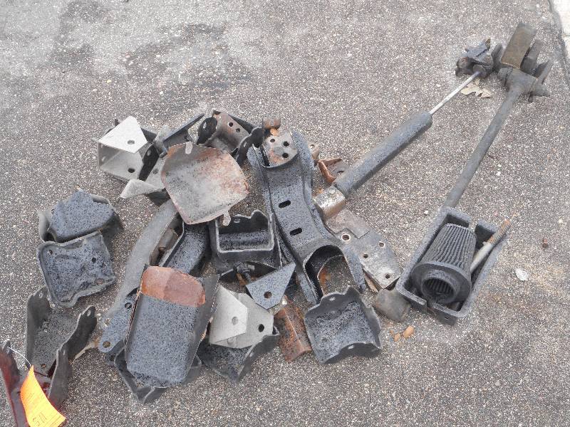 lot 511 image: GM Motor Mounts