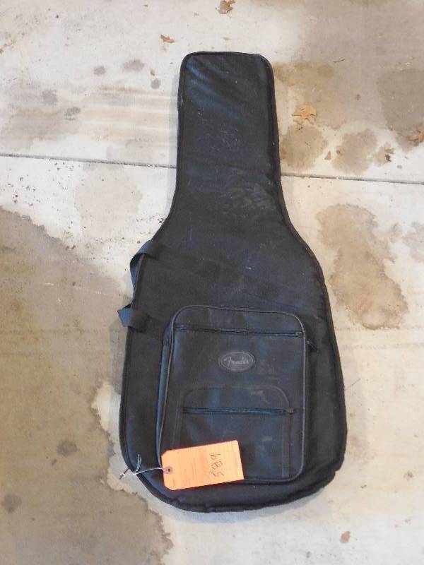 lot 589 image: FENDER GUITAR CASE