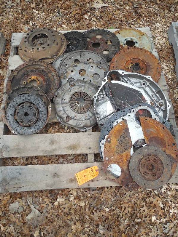 lot 552 image: Pallet lot Of Clutches and FlyWheels