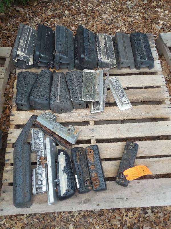 lot 553 image: Pallet Lot of Camaro Arm Rests