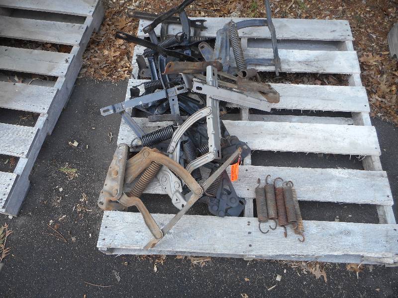 lot 655 image: PALLET LOT OF HOOD HINGES - CAMERO  CHEVELLE