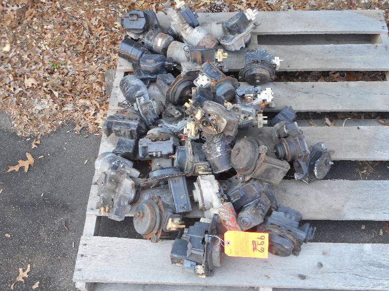lot 656 image: PALLET LOT OF WIPER MOTORS CHEVY 60S & 70S