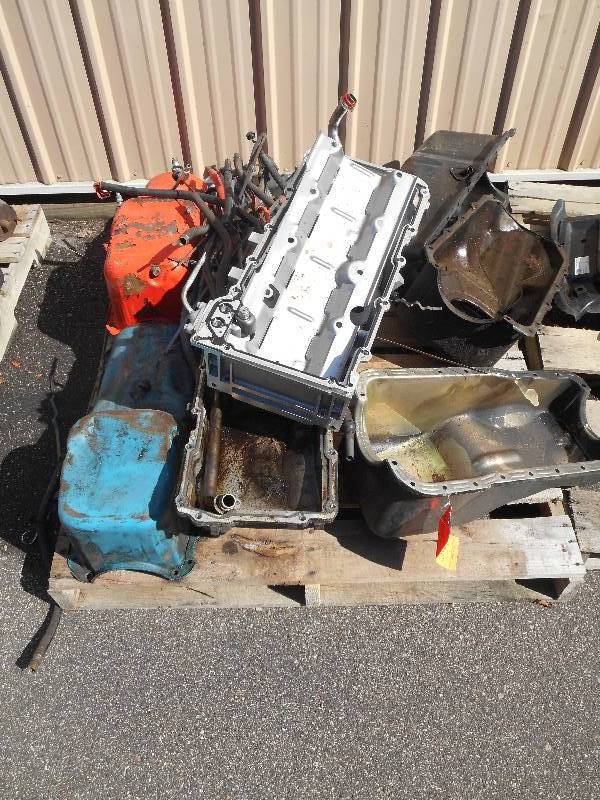 lot 325 image: PALLET LOT OIL PANS , BIG BLOCK CHEVY ,LS3