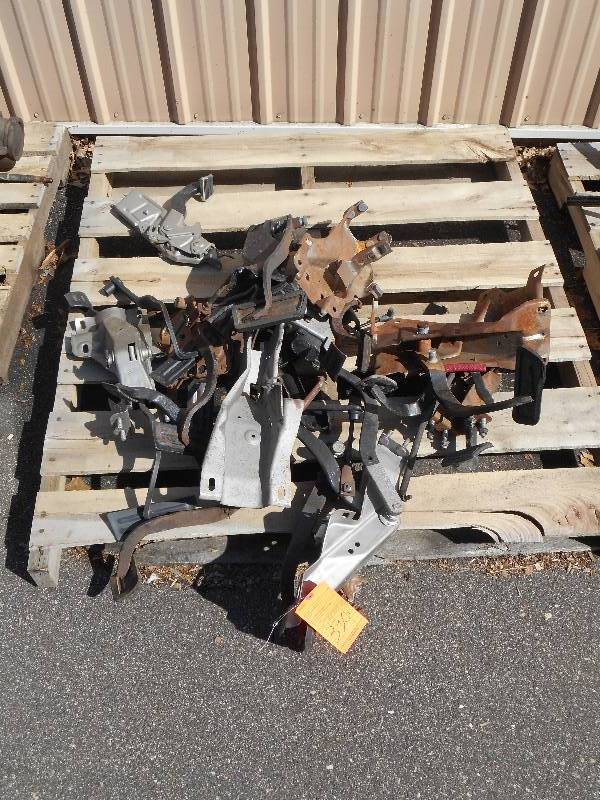 lot 330 image: PALLET LOT OF BRAKE PEDALS CAMERO  CHEVELLE