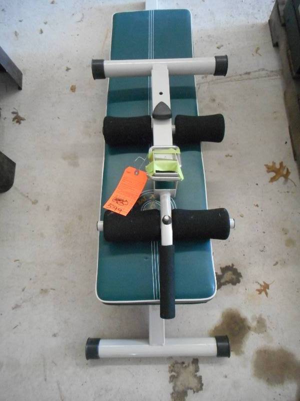 lot 599 image: GOLDS GYM WORKOUT TABLE