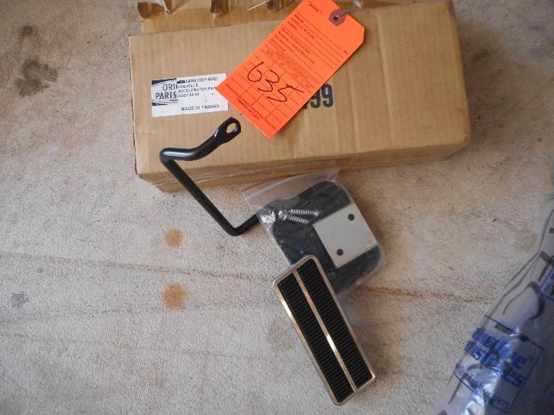 lot 635 image: 1968-69 GAS PEDAL ASSEMBLY