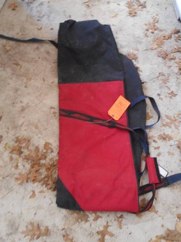 lot 646 image: SKI BAG