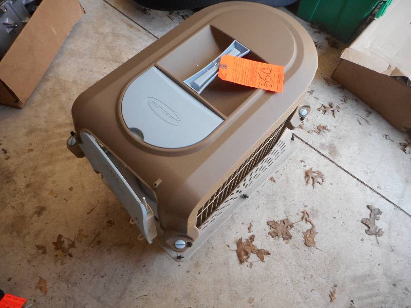 lot 650 image: 2 PET CARRYING CASE