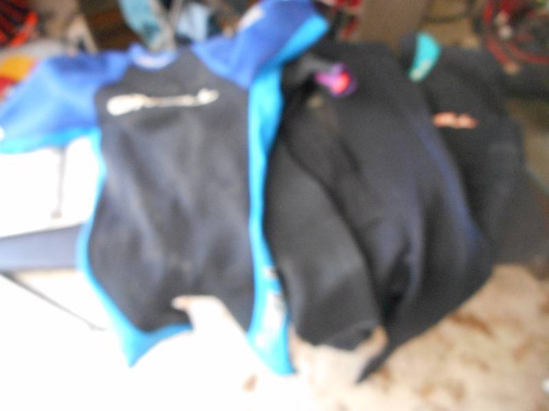 lot 670 image: 4 WET SUITS