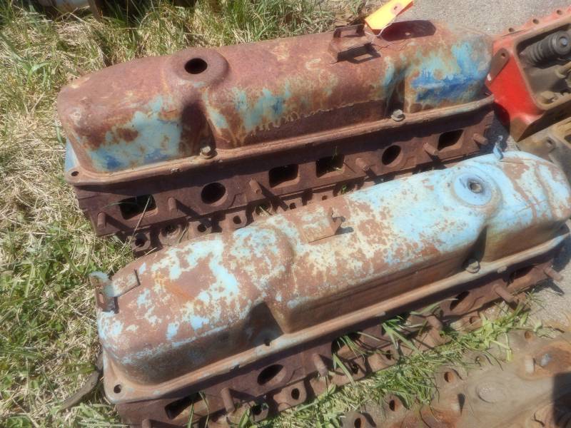 lot 738 image: MOPAR 440 HEADS