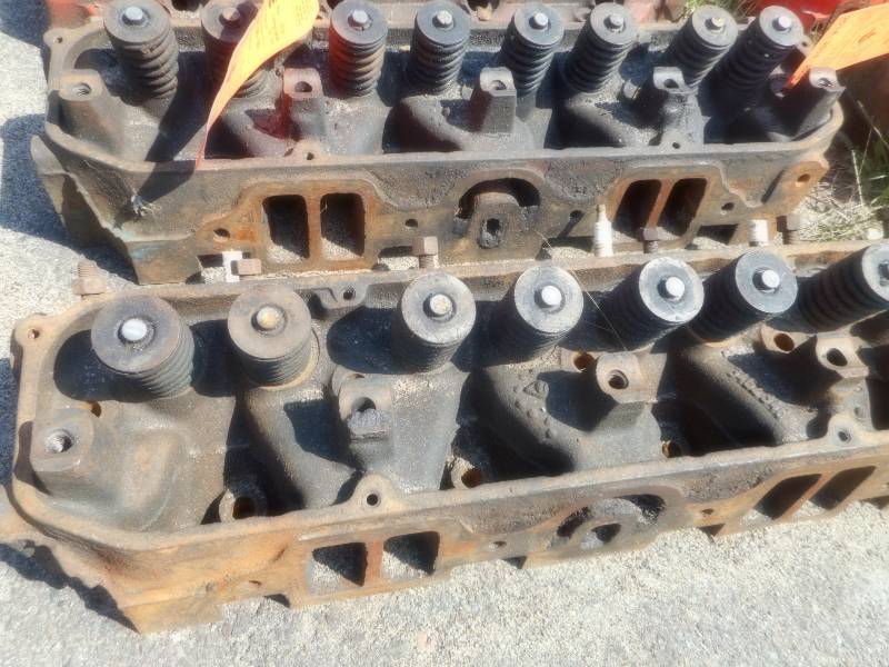 lot 735 image: MOPAR 440 HEADS SET