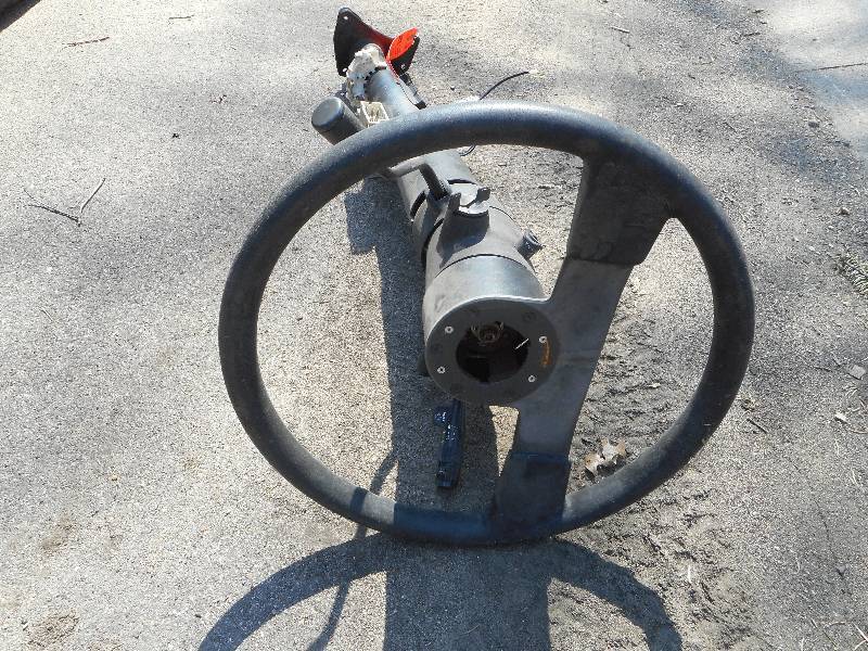lot 746 image: 1982-92 CAMERO TILT STEERING COLUMN