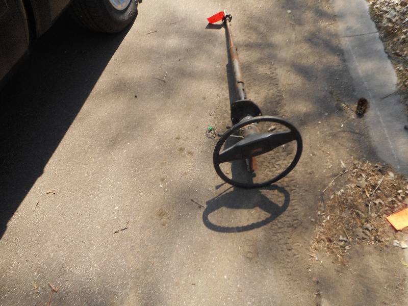 lot 747 image: 80S GM TRUCK STEERING COLUMN