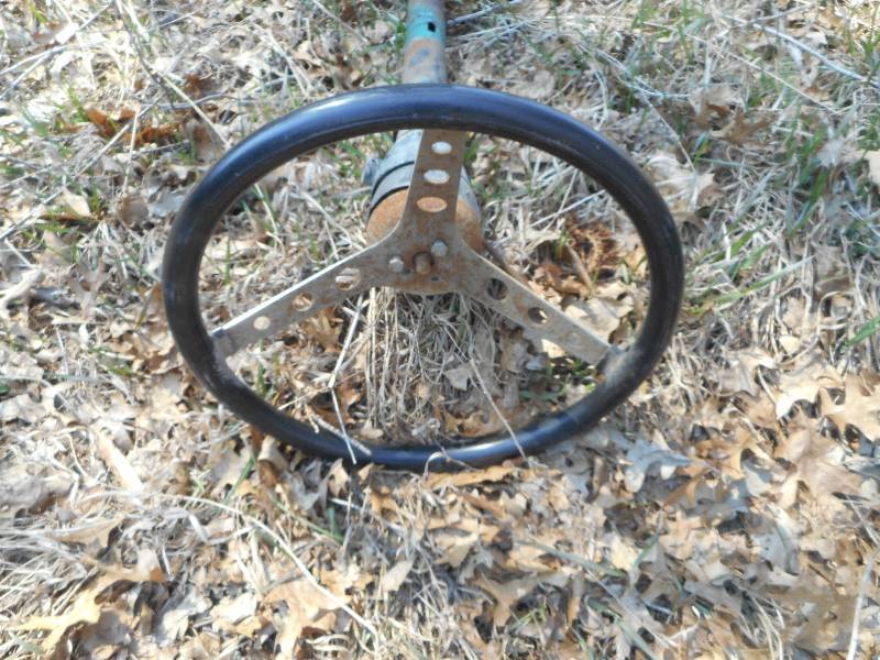 lot 750 image: 60S GM STEERING COLUMN