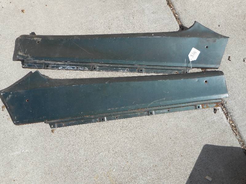 lot 848 image: Mopar B-Body Quarter Trim