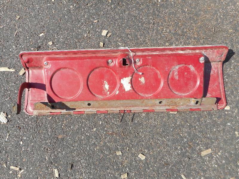 lot 842 image: 965 Malibu  Glove Box Door