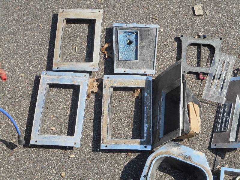 lot 839 image: Camaro Console Parts