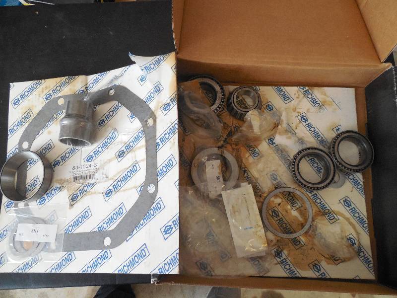 lot 700 image: 1968-82 CORVETTE INSTALL KIT RING