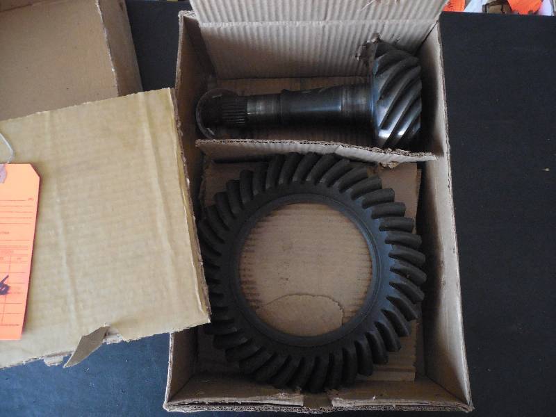 lot 706 image: 1971-99 GM 8.5 GEARS 3.73