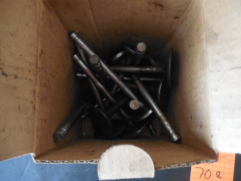 lot 708 image: CHEVY BIG BLOCK VALVES