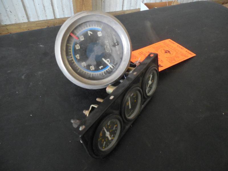 lot 711 image: SUNPRO GAUGES & TACH