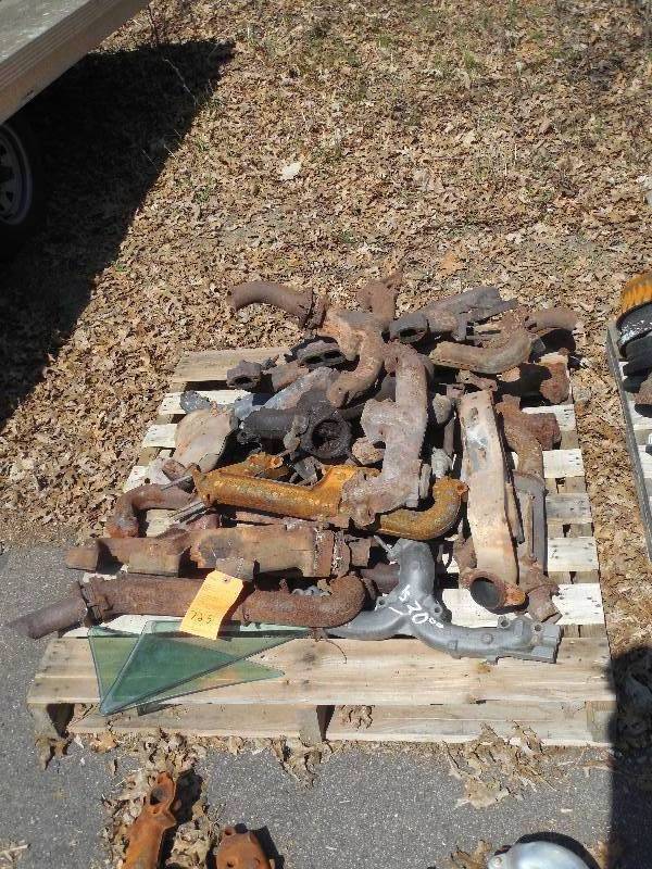 lot 725 image: PALLET LOT OF MANIFOLDS