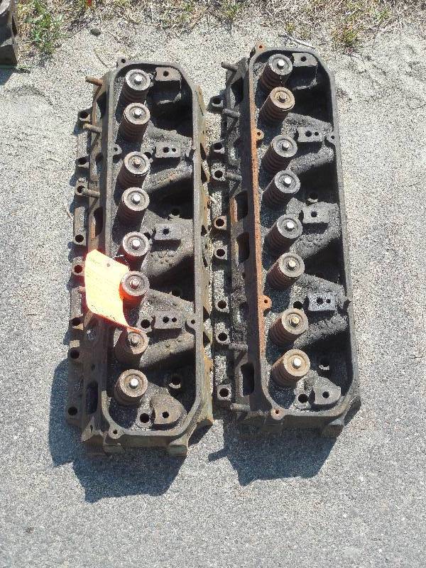 lot 729 image: MOPAR 440 HEADS SET