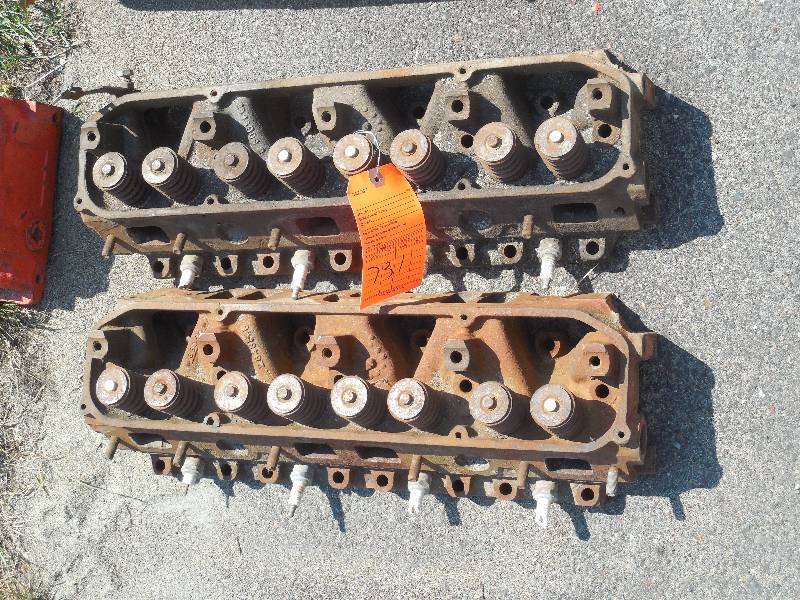 lot 731 image: MOPAR 440 HEADS SET