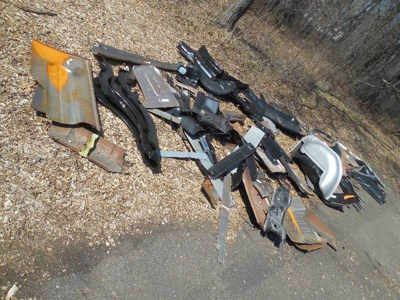 lot 766 image: Mopar Body Parts