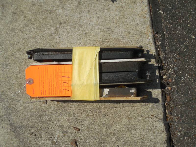 lot 771 image: 1976 Monte Carlo Marker Lights