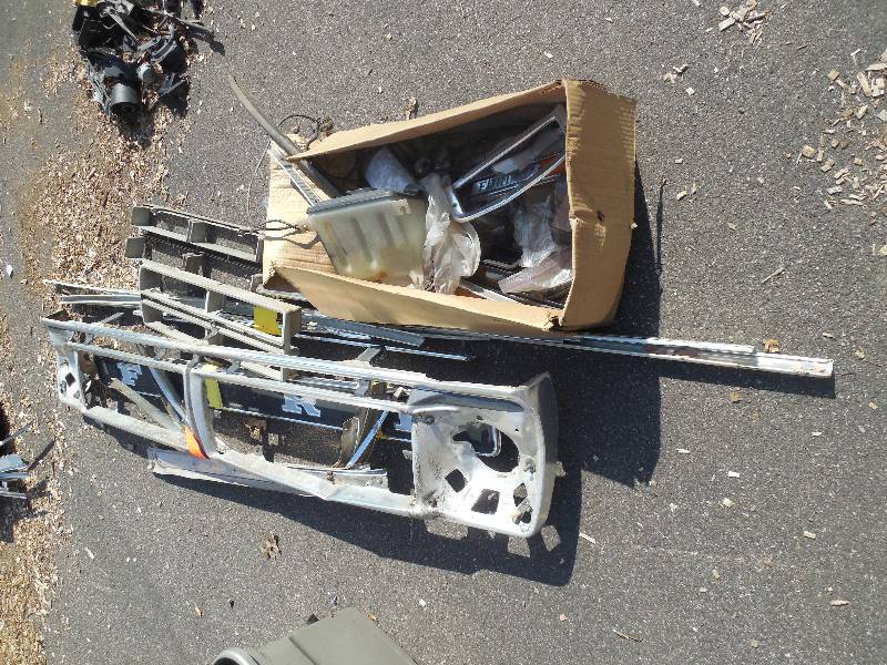 lot 832 image: 1972 Ford Truck Parts