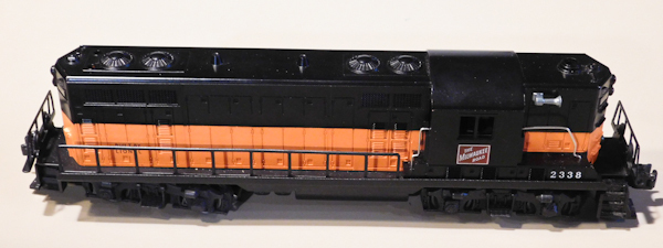 lot 2 image: Model Lionel ( 0 GAUGE) POSTWAR MILWAUKEE ROAD POWERED GP7 ENGINE 2338